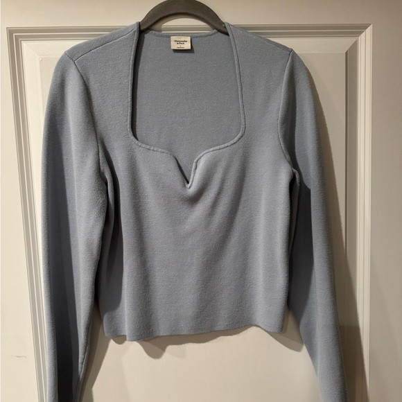 Like new Abercrombie Sweater - Picture 1 of 1
